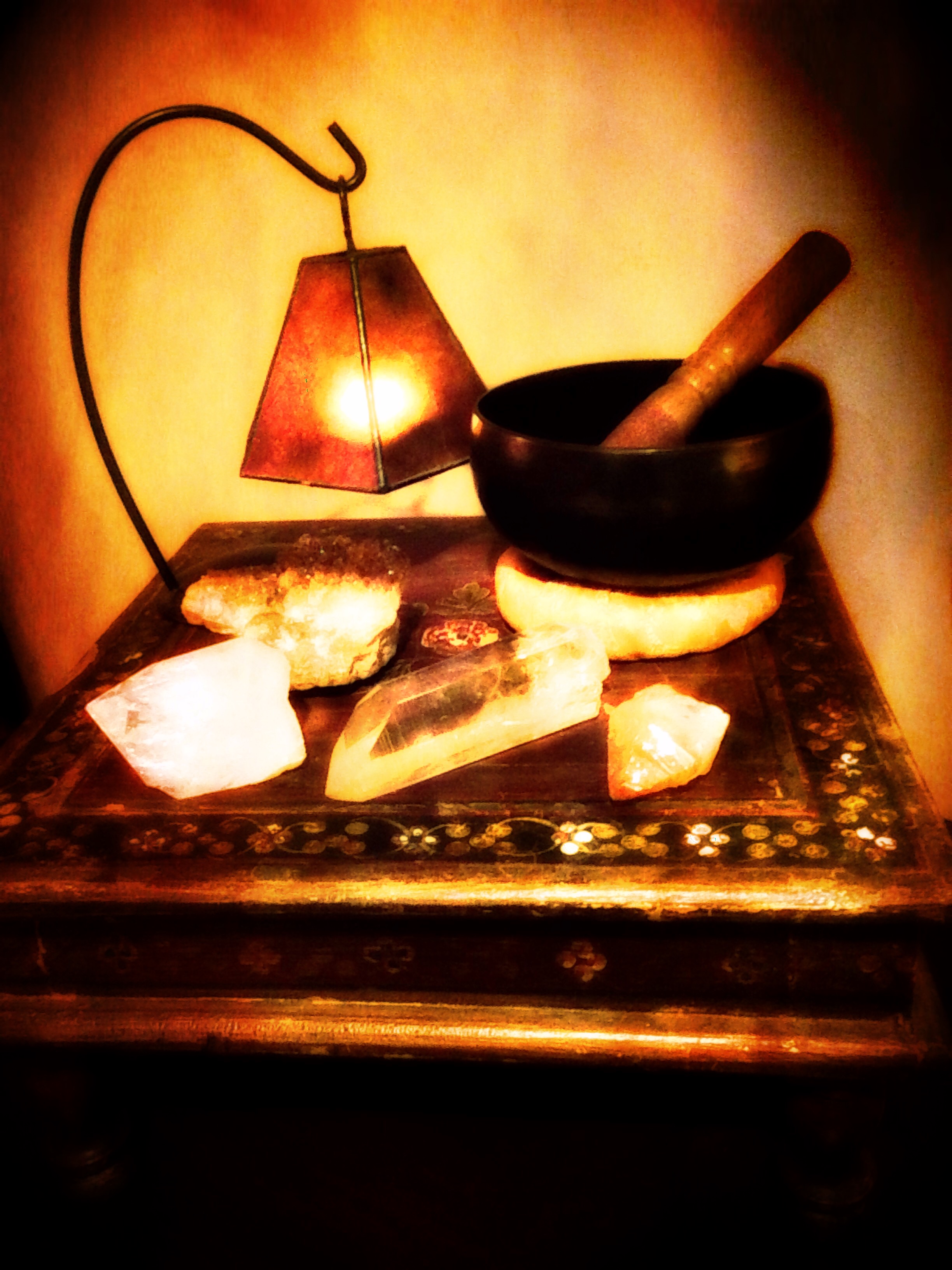 Crystals and Tibetan singing bowl